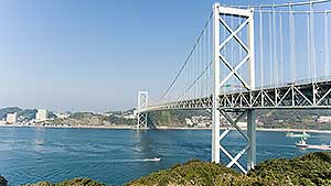本州と九州を結ぶ関門橋写真